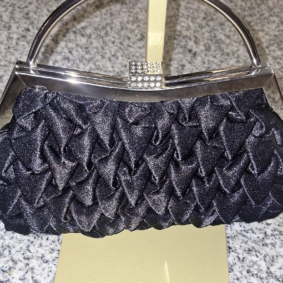 Elegant Satin Clutch Bag Pleated - Picture 8 of 9